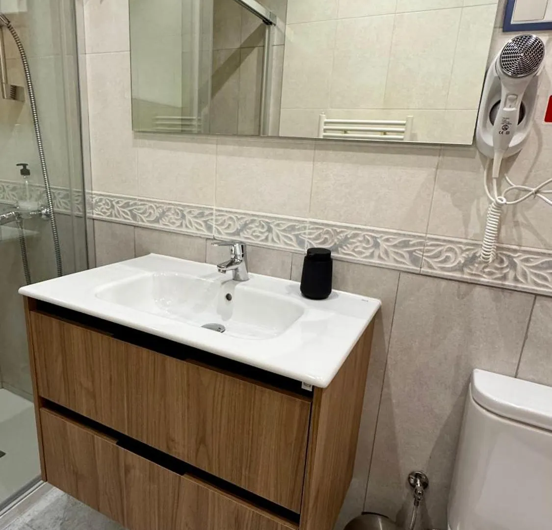 Hostal Madrazo Barselona 2*,