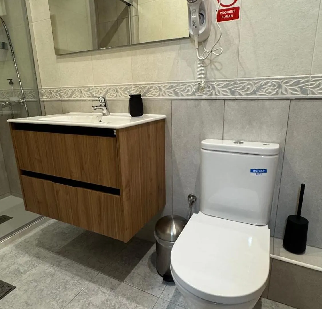 Hostal Madrazo Barcelona 2*,  Spain
