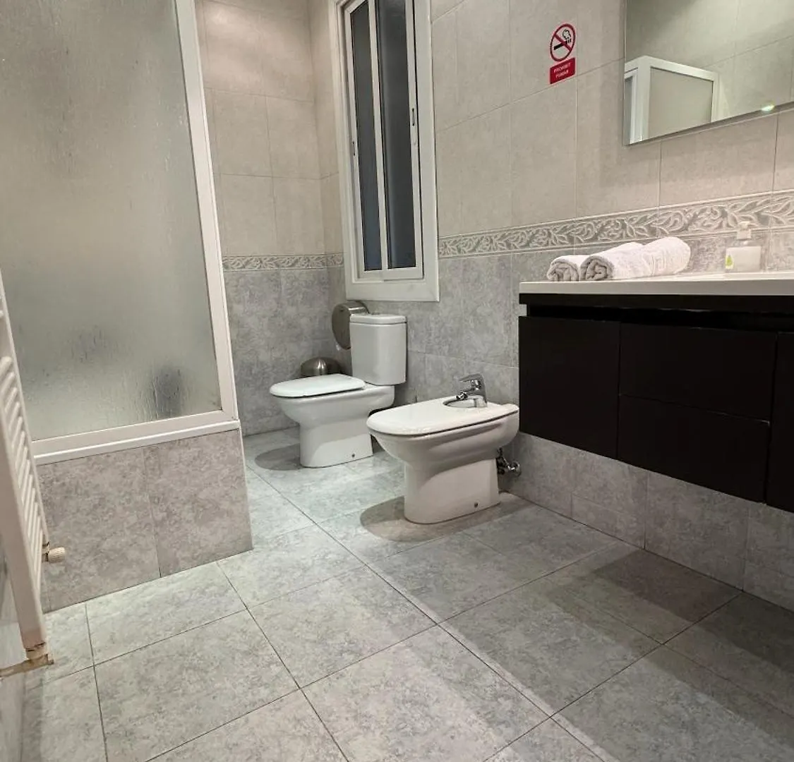 Hostal Madrazo Barcelona 2*,