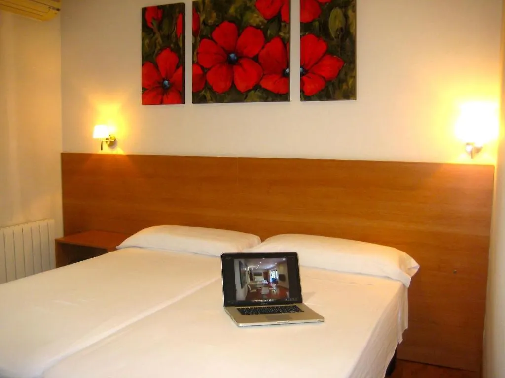 Hostal Madrazo Barcelona 2*,